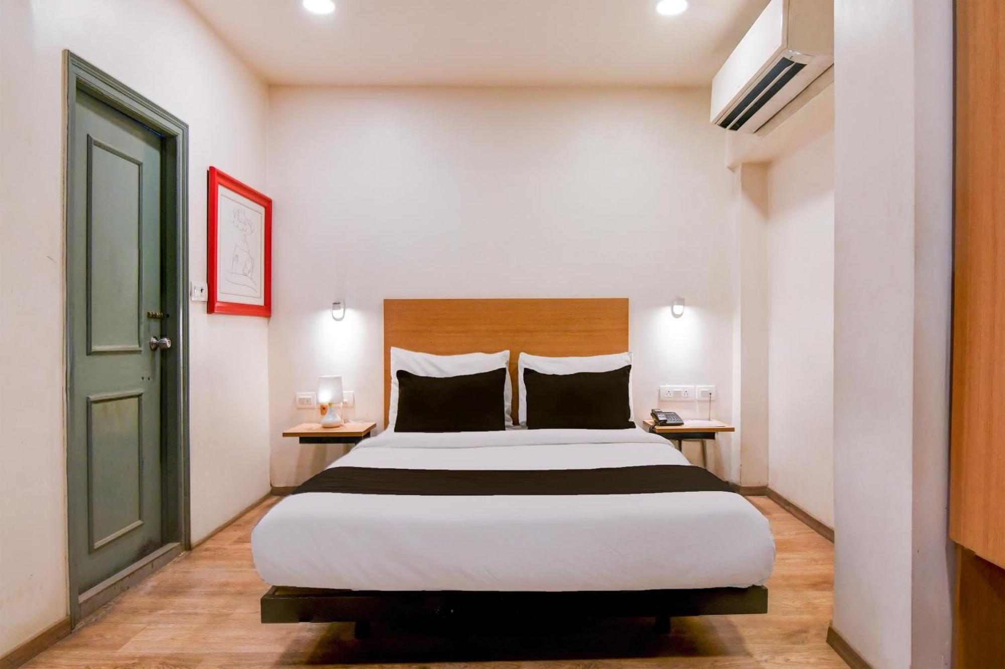 Super Townhouse Vip Road Formerly The Sky Kolkata Bagian luar foto