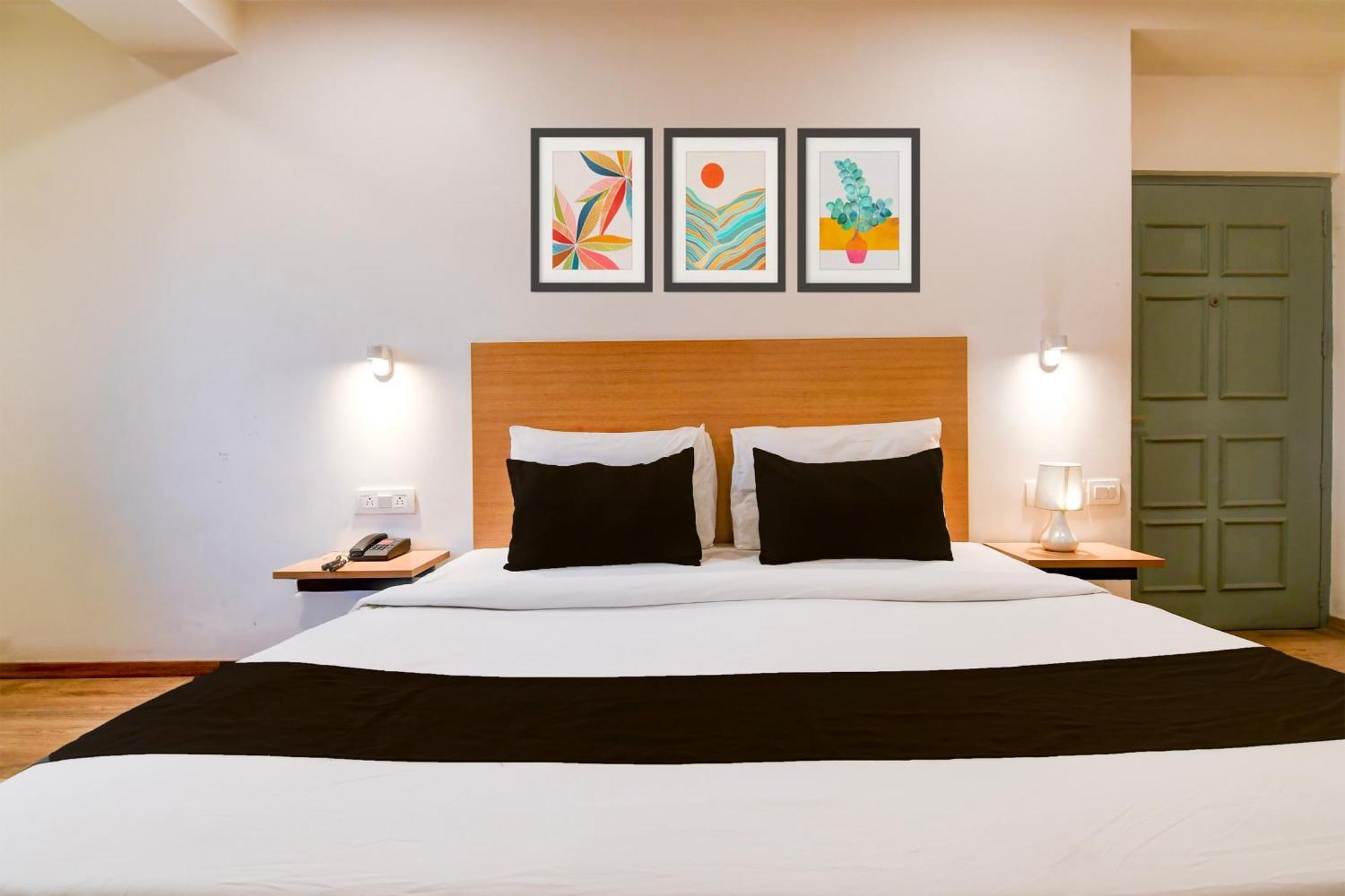 Super Townhouse Vip Road Formerly The Sky Kolkata Bagian luar foto